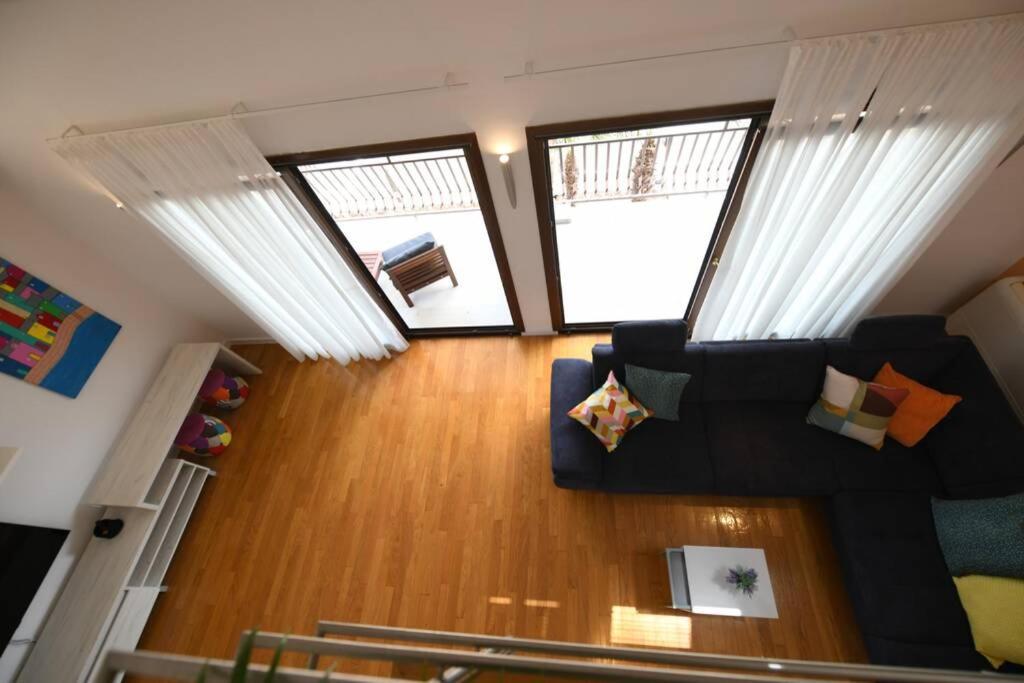 Grosses Reihenhaus Mit Viel Gruen Und Meerblick