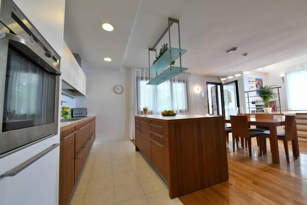 Grosses Reihenhaus Mit Viel Gruen Und Meerblick Holiday home