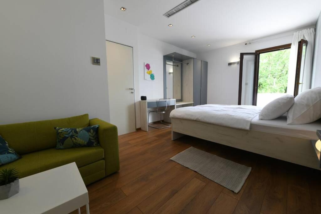 Grosses Reihenhaus Mit Viel Gruen Und Meerblick Holiday home