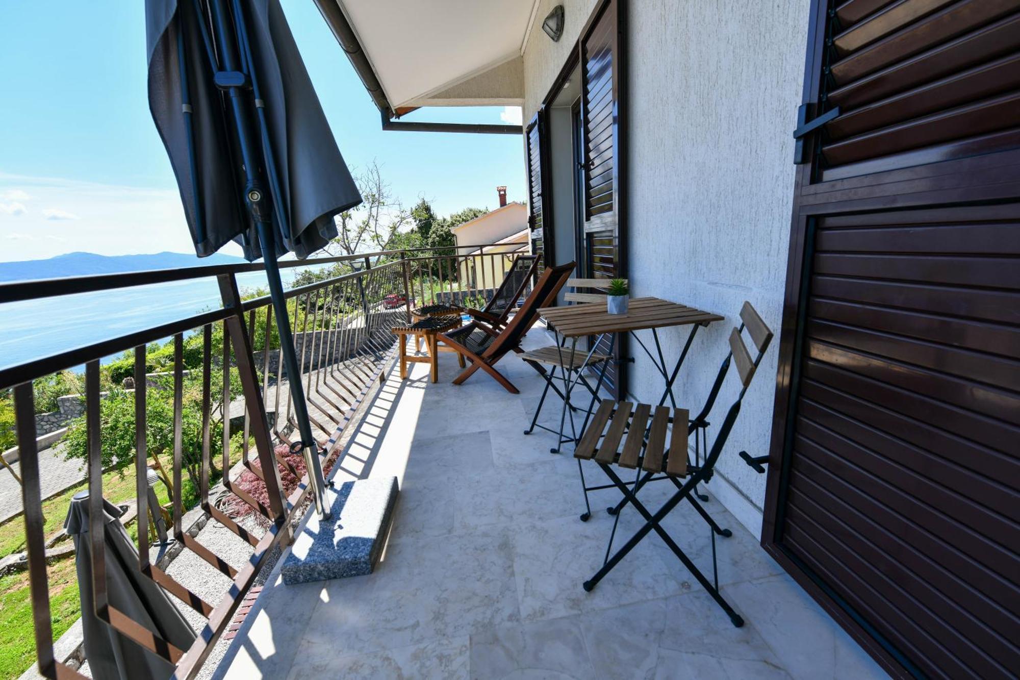 Grosses Reihenhaus Mit Viel Gruen Und Meerblick Holiday home Moscenicka Draga