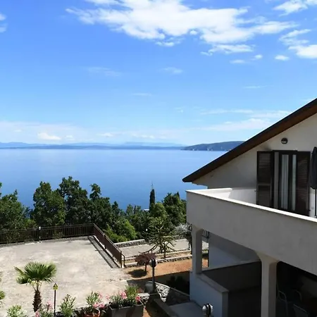 Grosses Reihenhaus Mit Viel Gruen Und Meerblick Moscenicka Draga Exterior photo