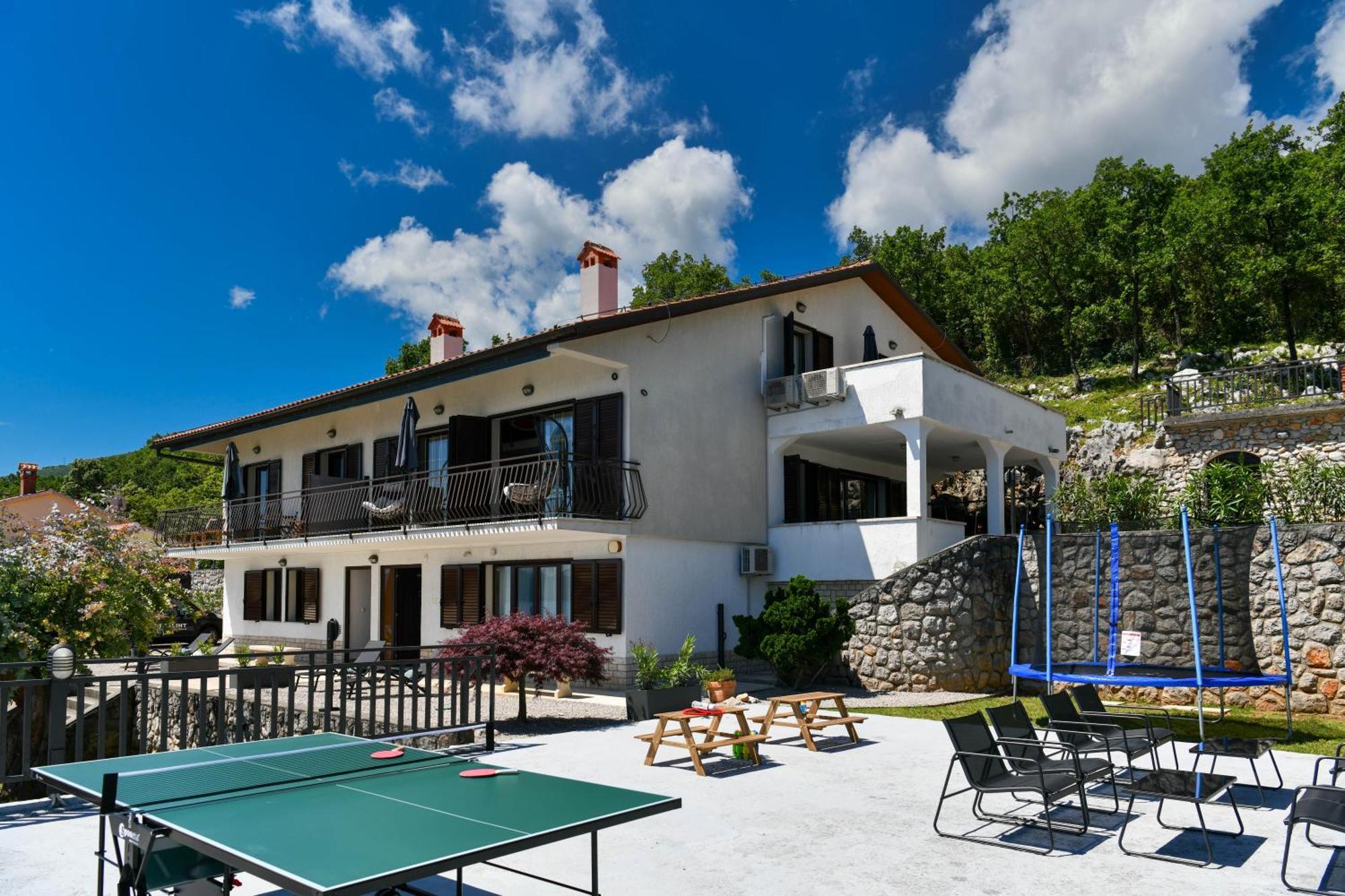 Grosses Reihenhaus Mit Viel Gruen Und Meerblick Holiday home